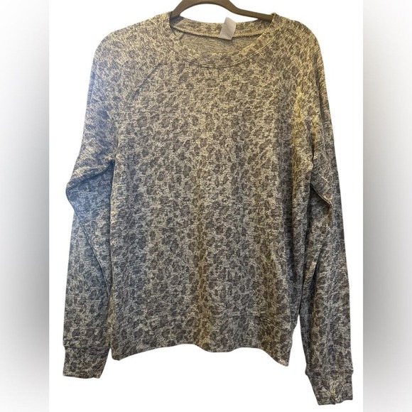 SPIRIT JERSEY Tops - Spirit Jersey Leoard print gray Lounge Shirt Top Casual Cozy Layer NWOT Large